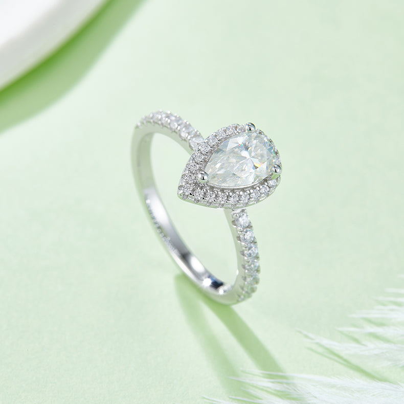 Radiant Elegance:1.0 Carat Moissanite Silver Ring